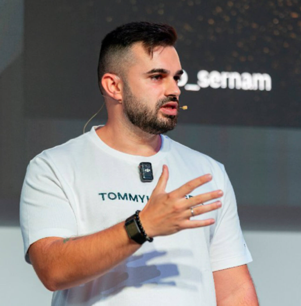 Si estás aquí es porque ya conoces algo del curso de Partner 360 o te suena el nombre de Fabio Serna. Entiendo que estés buscando más información, buscando opiniones honestas, casos reales porque la verdad el tema suena bien, pero crea dudas…